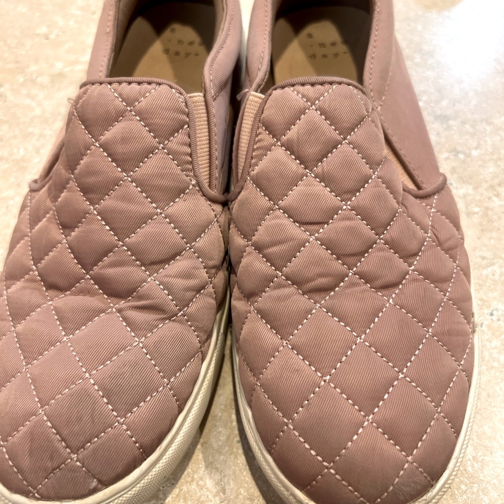 Size 7 target a new day pick slide ons